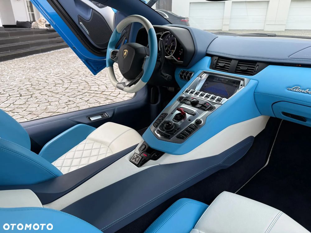 Lamborghini Aventador - 21