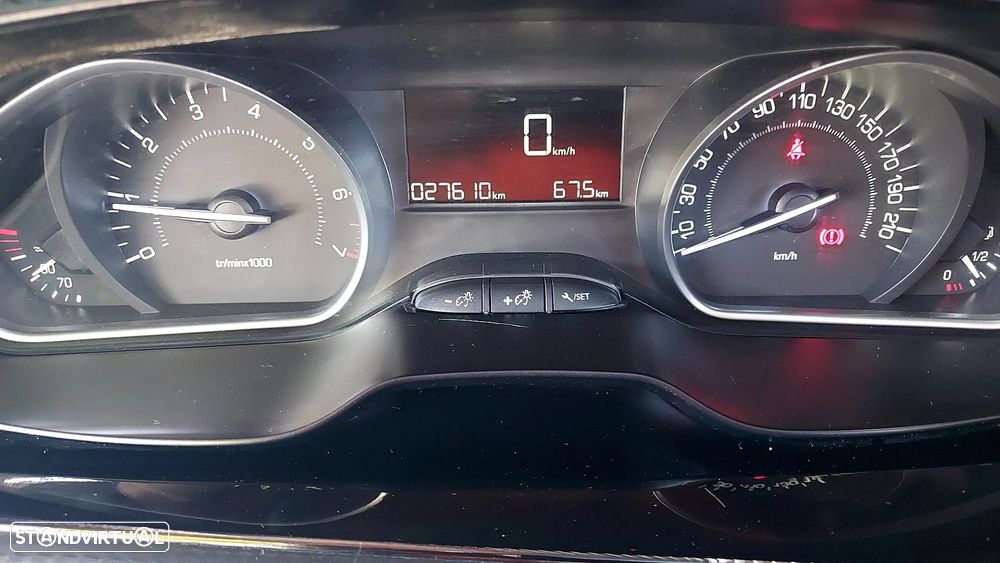 Peugeot 208 1.2 PureTech Signature - 9