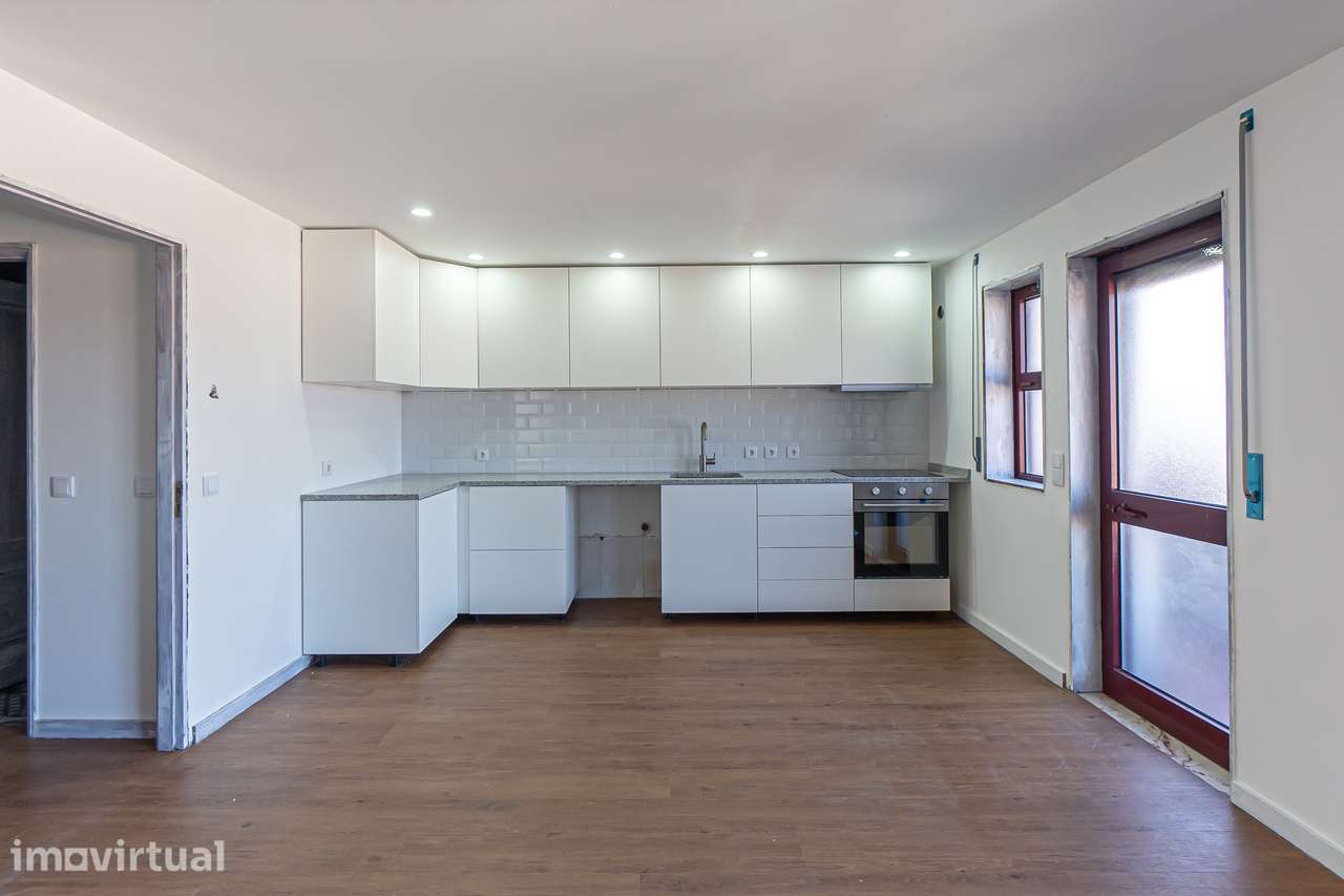Moradia à venda na Rua Alto de Barreiros - renovada c garagem e jardim - Grande imagem: 4/56