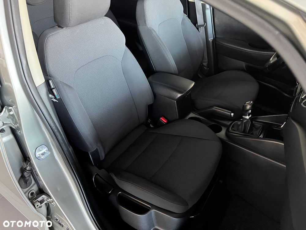 Kia Carens - 33