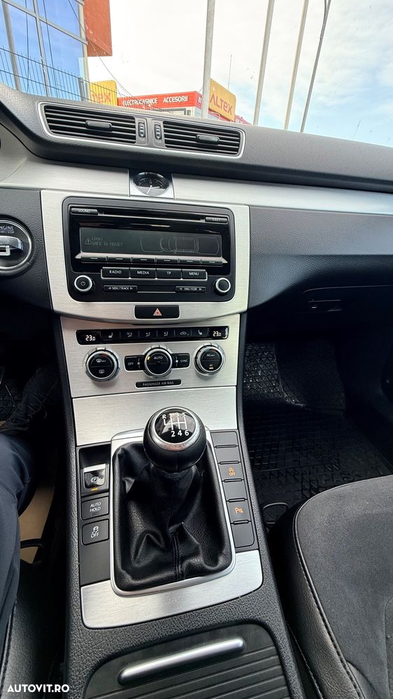 Volkswagen Passat 1.6 TDI BlueMotion Technology Comfortline - 18