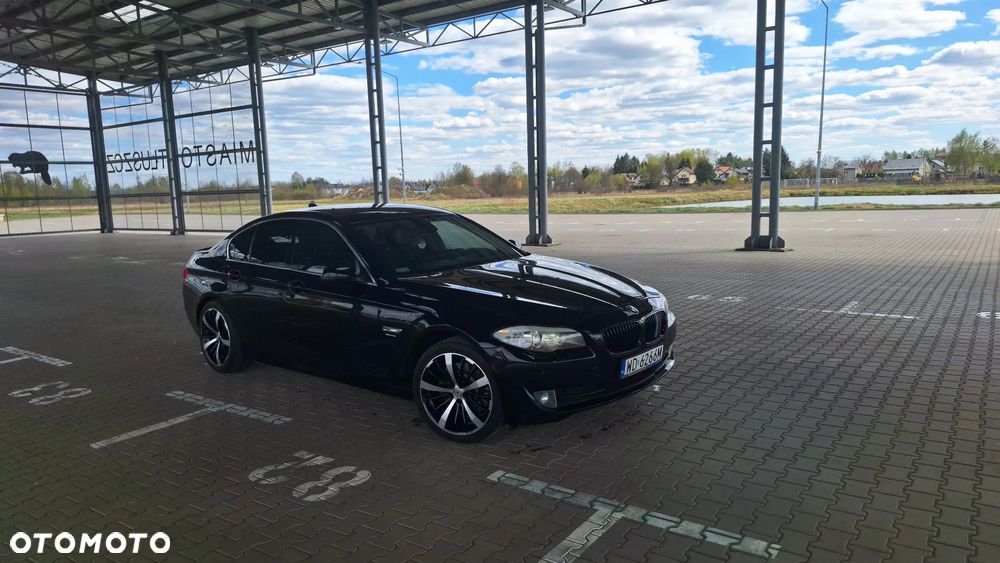 BMW Seria 5 525d xDrive Sport-Aut - 9
