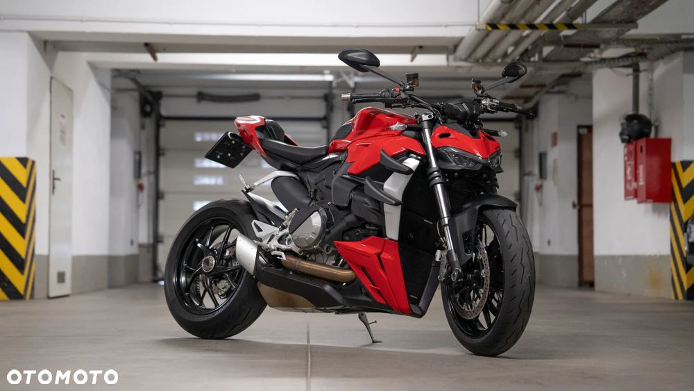 Ducati Streetfighter V2 - 1