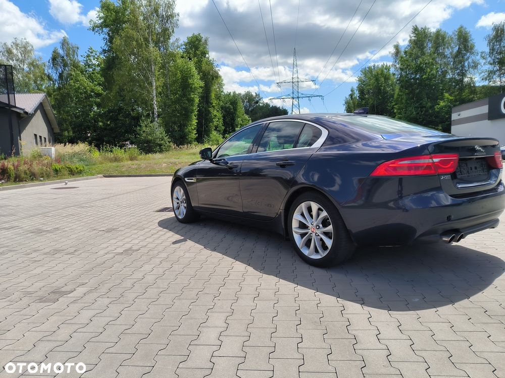 Jaguar XE - 3