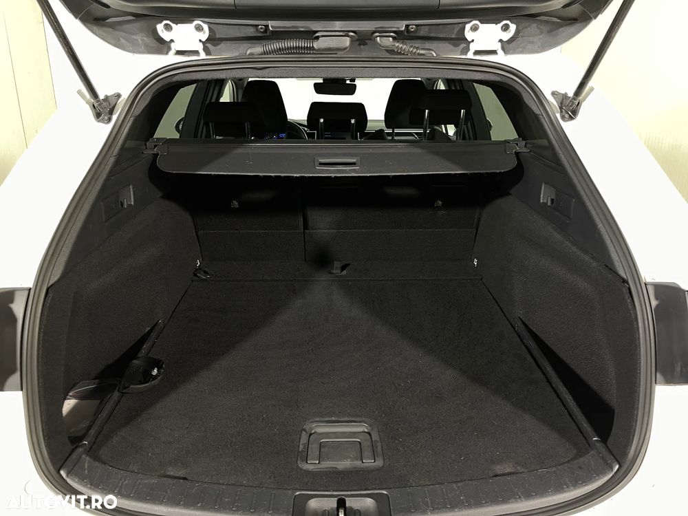 Toyota Corolla 1.8 Hybrid Touring Sports - 12