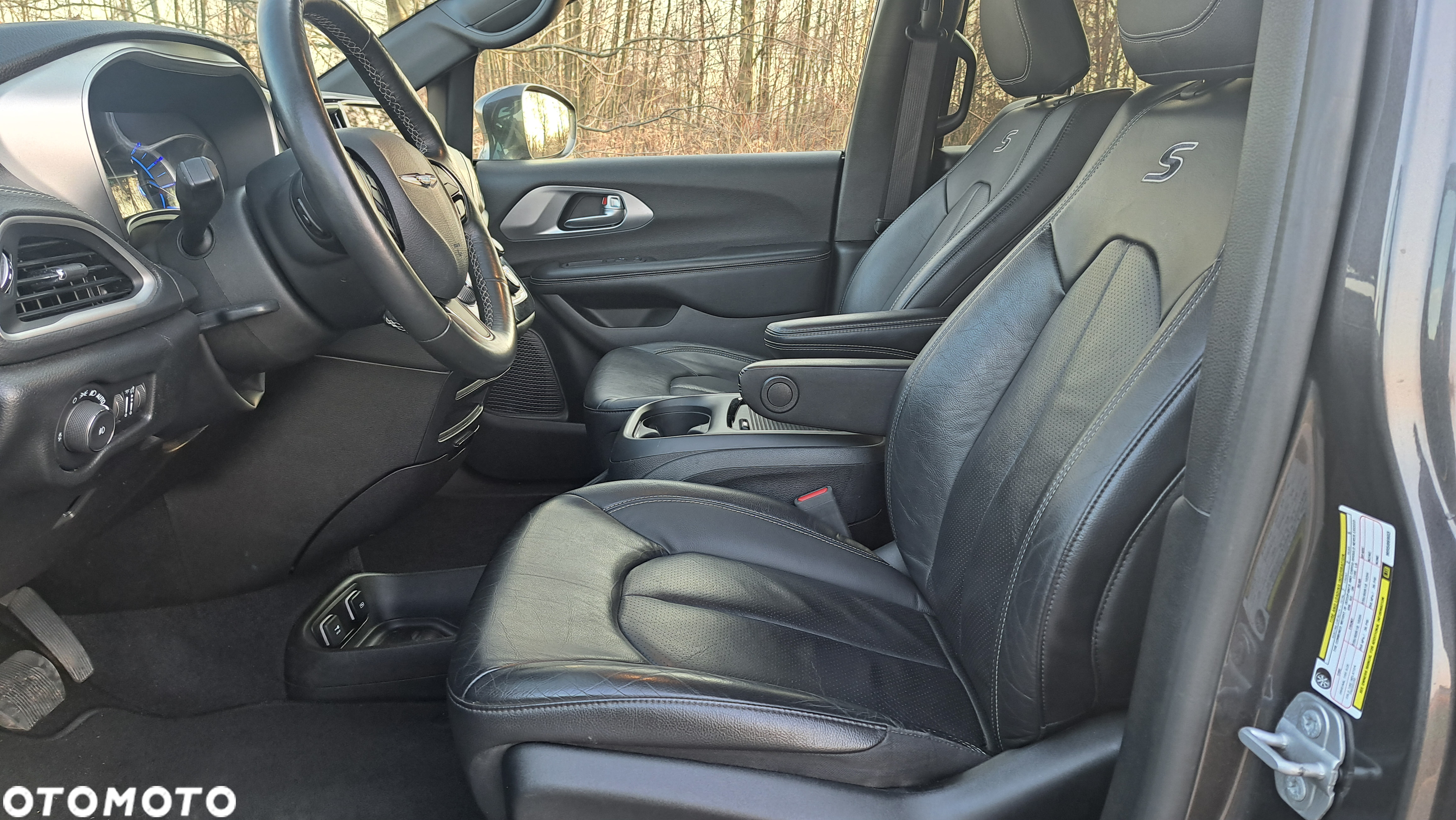Chrysler Pacifica - 17