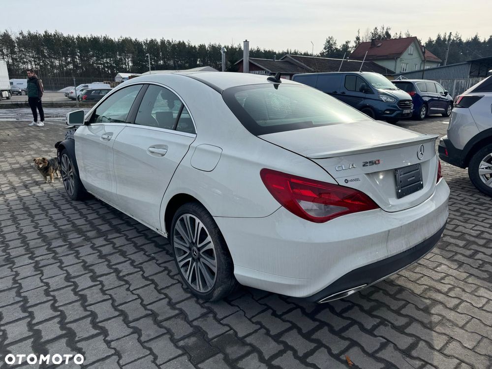 Mercedes-Benz CLA 250 7G-DCT - 3