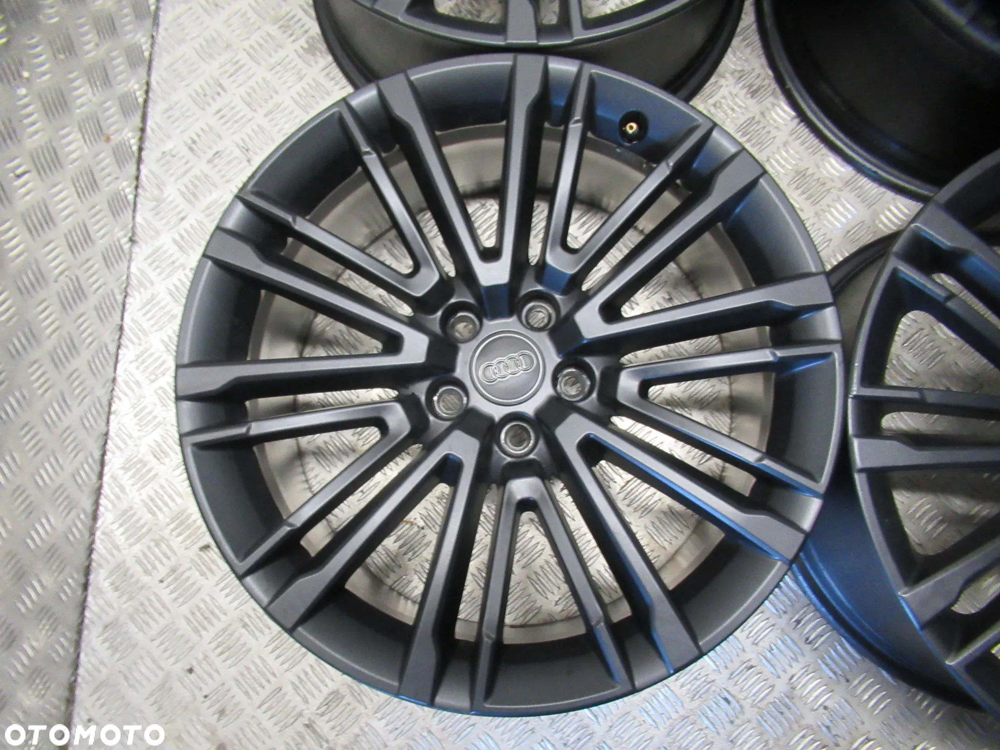 Felgi Audi A4 B9 A5 A6 S-Line 8,5Jx19 et40 5x112 - 5