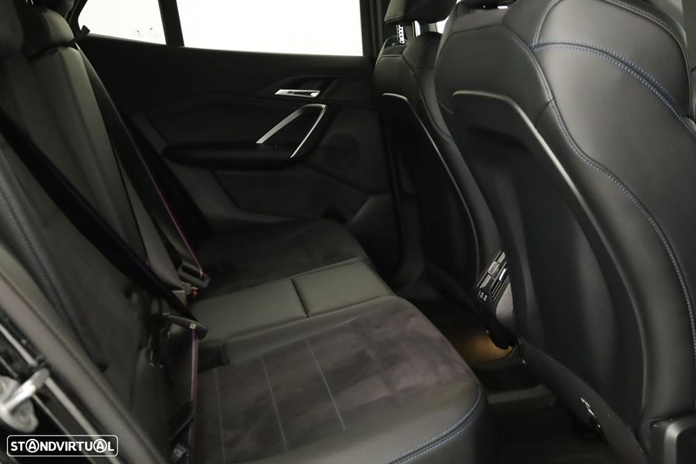 BMW iX2 eDrive20 Pack Desportivo M - 24