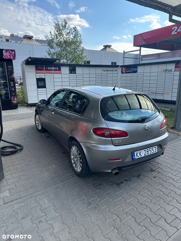Alfa Romeo 147 1.6 Twin Spark Distinctive - 6