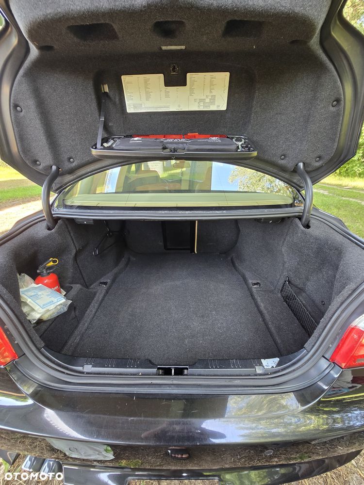 BMW Seria 5 525d - 27
