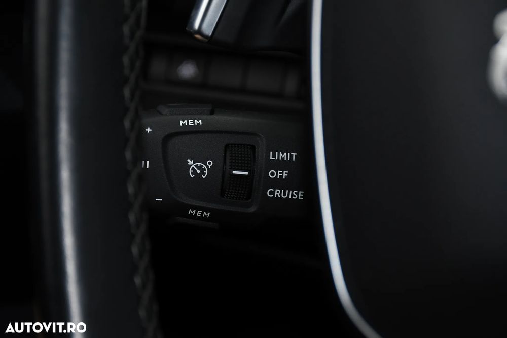 Peugeot 3008 1.2 PureTech S&S EAT8 Allure - 38
