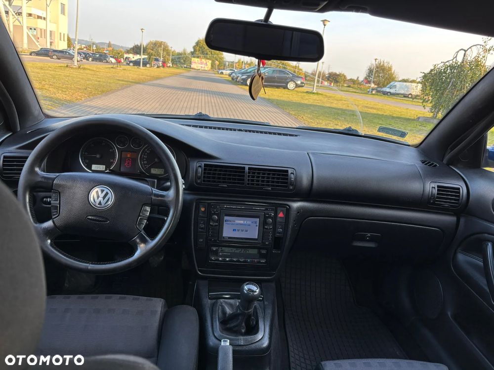 Volkswagen Passat 1.9 TDI Comfortline - 8