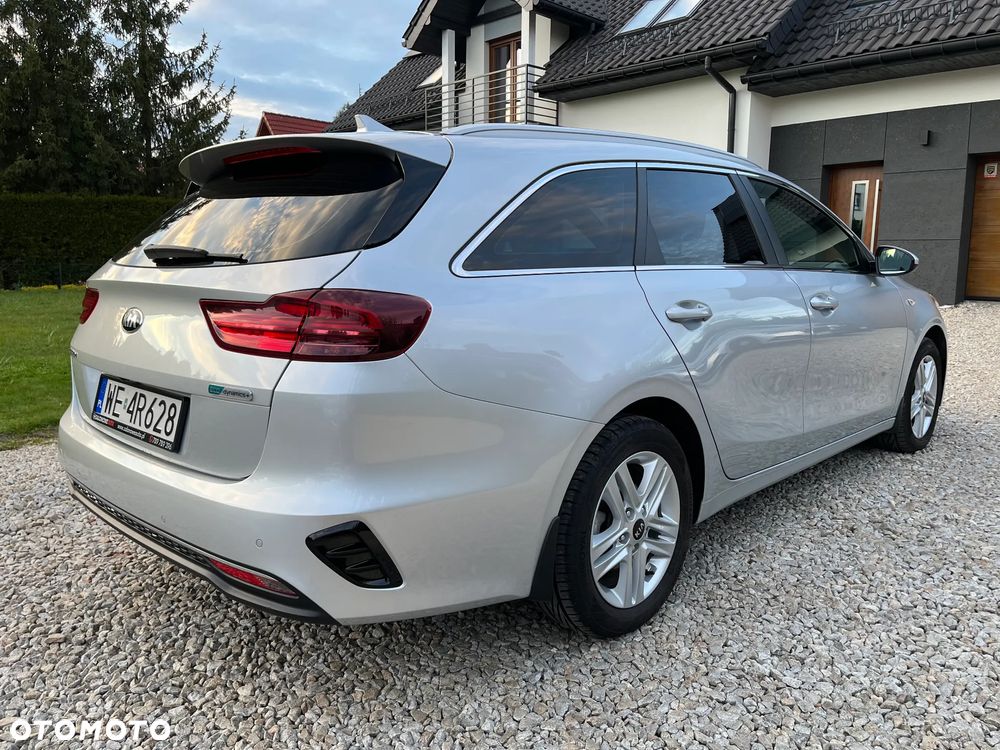 Kia Ceed 1.6 CRDi mHEV M - 4