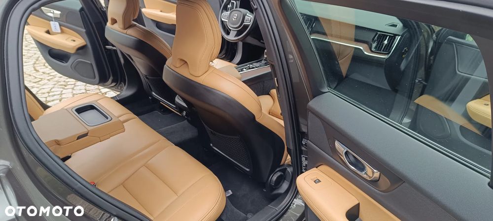 Volvo V60 Cross Country - 12