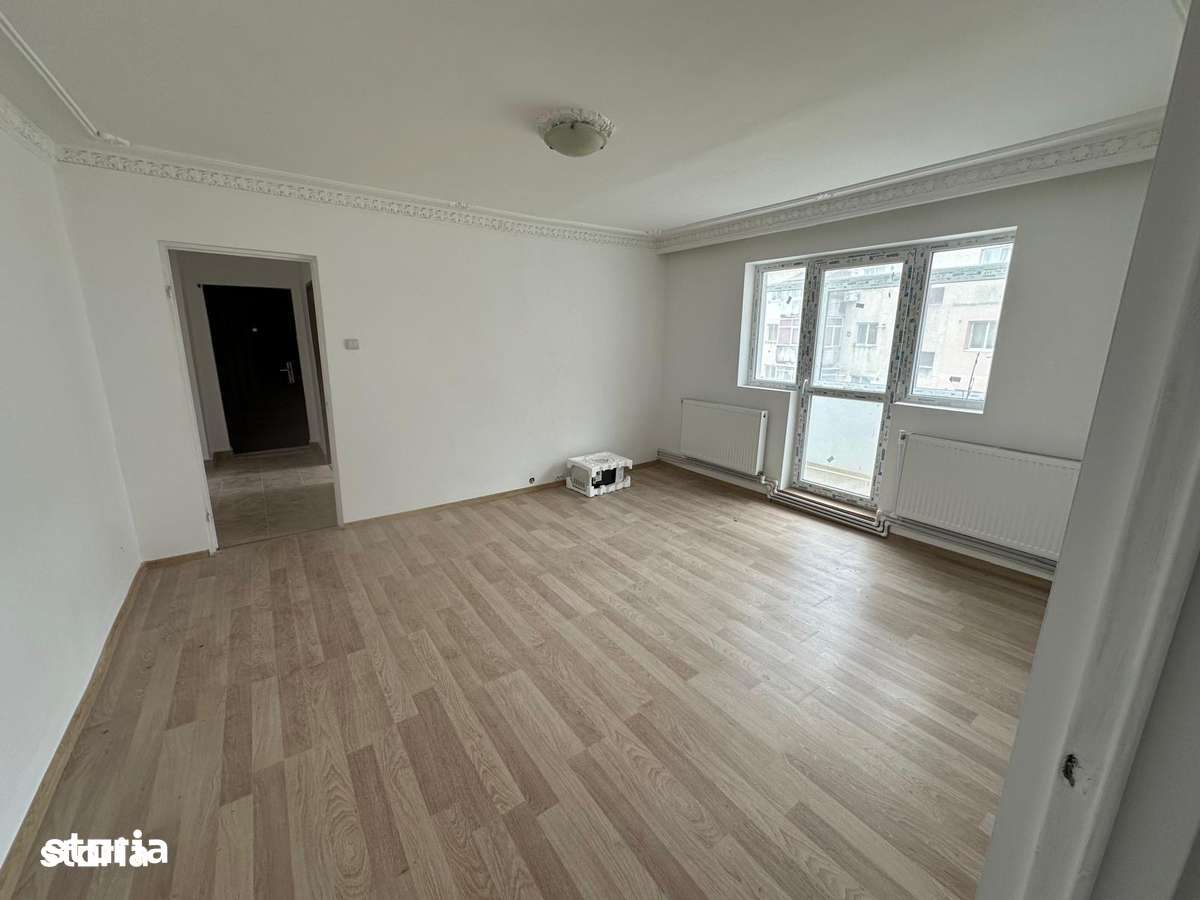 Apartament 2 camere, M11 , iC Bratianu, balcon și bucătărie separată — fotografia 2