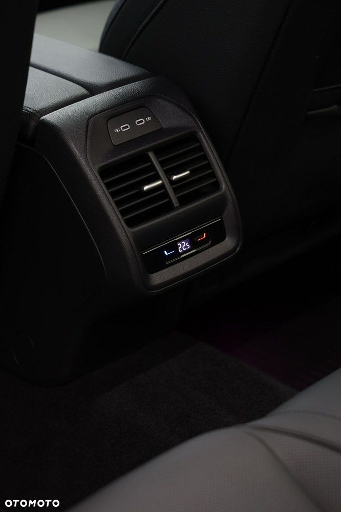 Skoda Superb 2.0 TDI SCR Selection DSG - 39