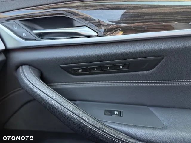 BMW Seria 5 520d xDrive - 12