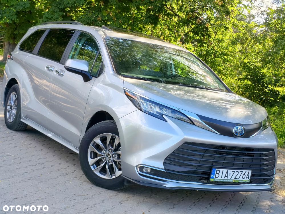 Toyota Sienna - 1