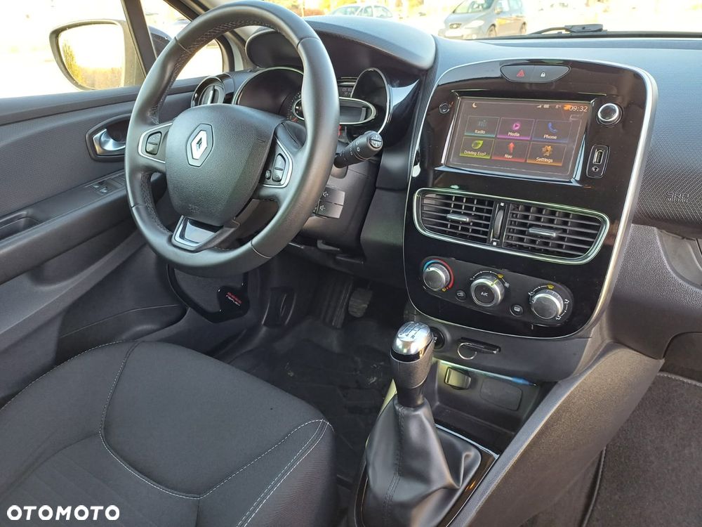 Renault Clio - 10