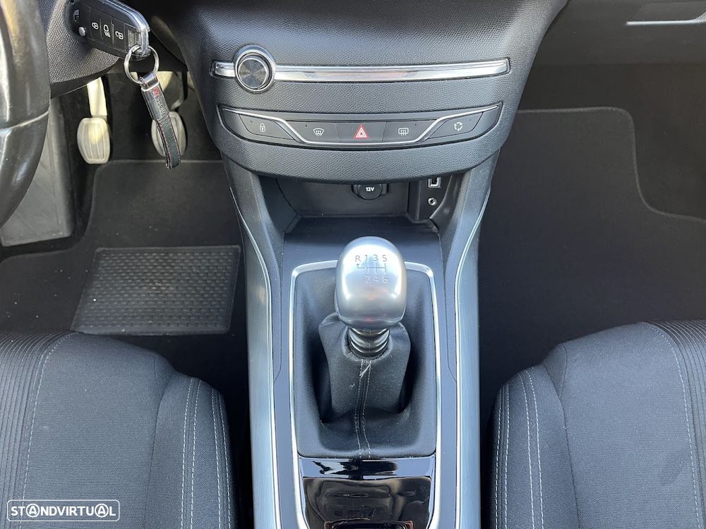 Peugeot 308 1.6 e-HDi Allure - 18