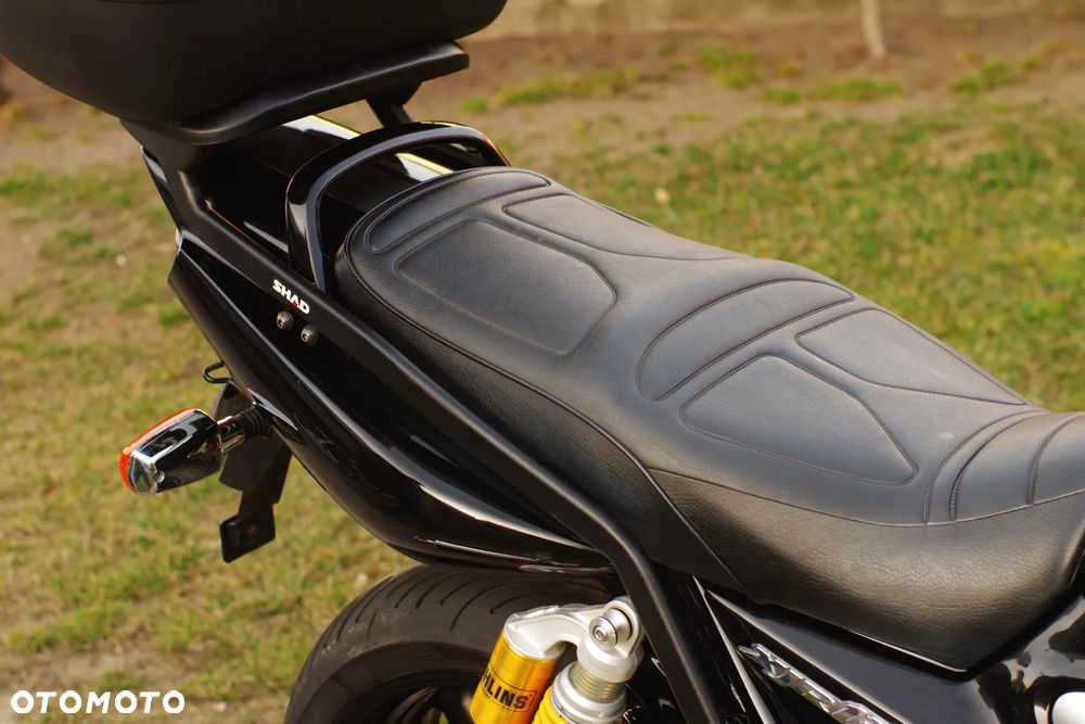 Yamaha XJR - 9