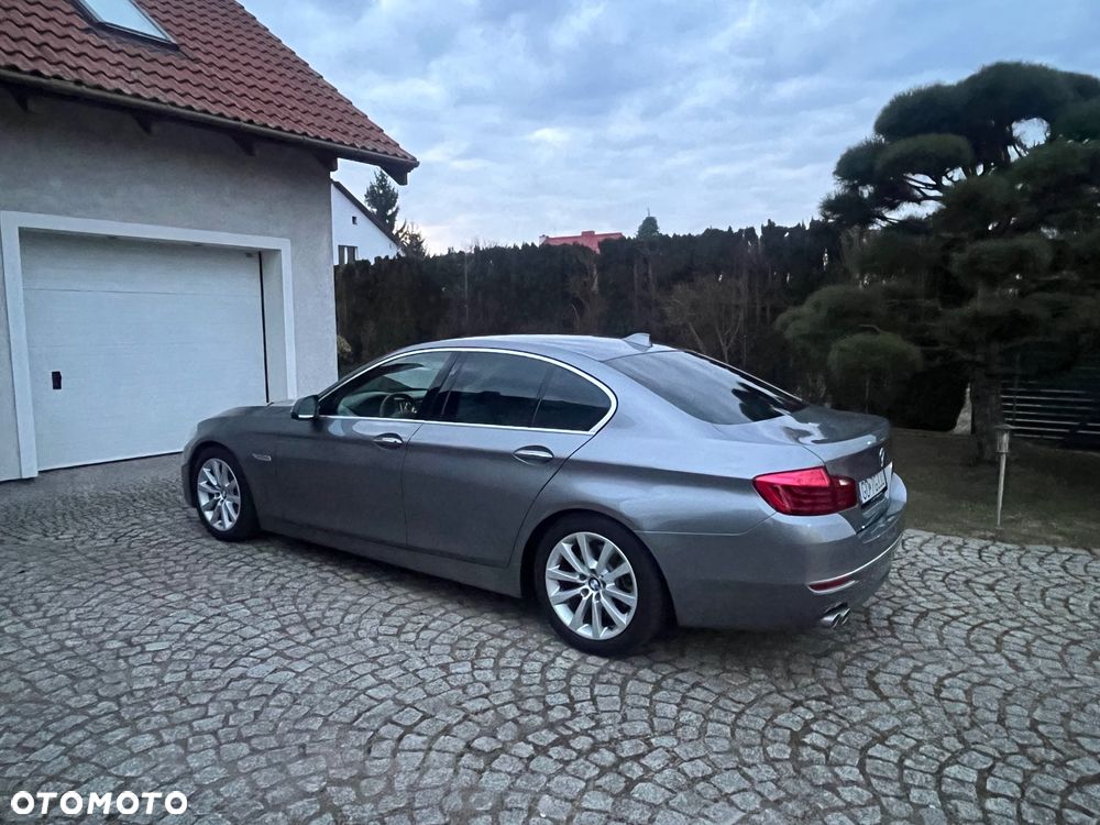 BMW Seria 5 520d xDrive - 23
