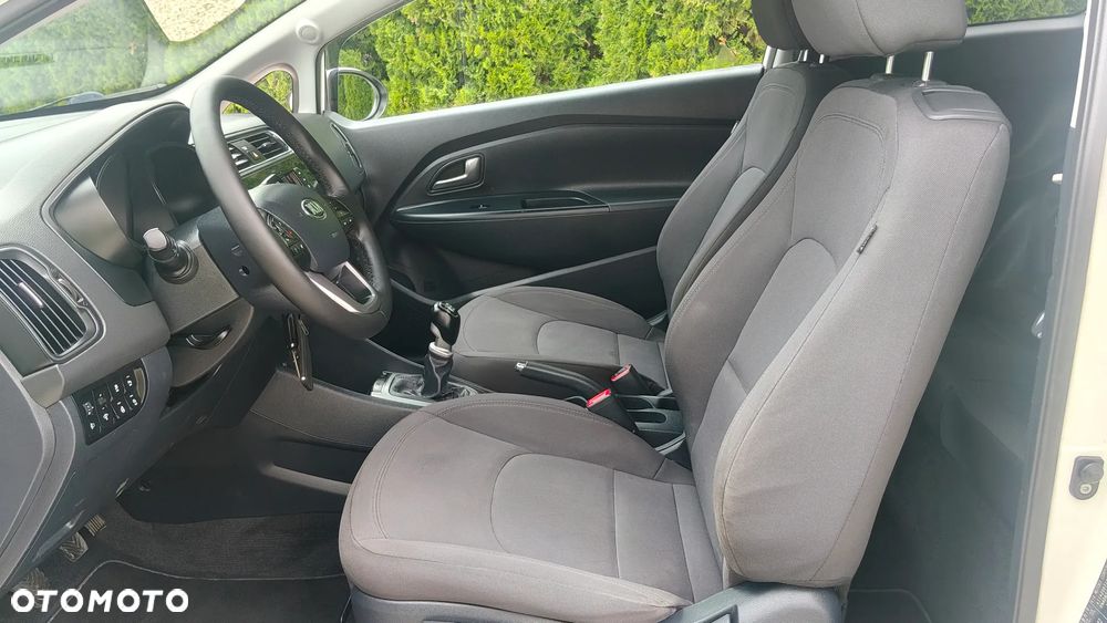 Kia Rio 1.4 Dream Team Edition - 21