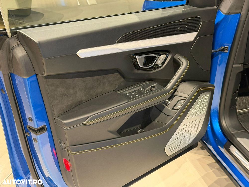 Lamborghini URUS - 29