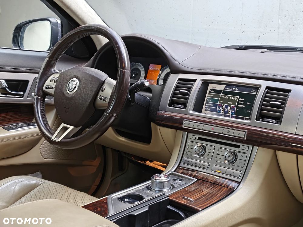 Jaguar XF 3.0 V6 D S Portfolio - 19