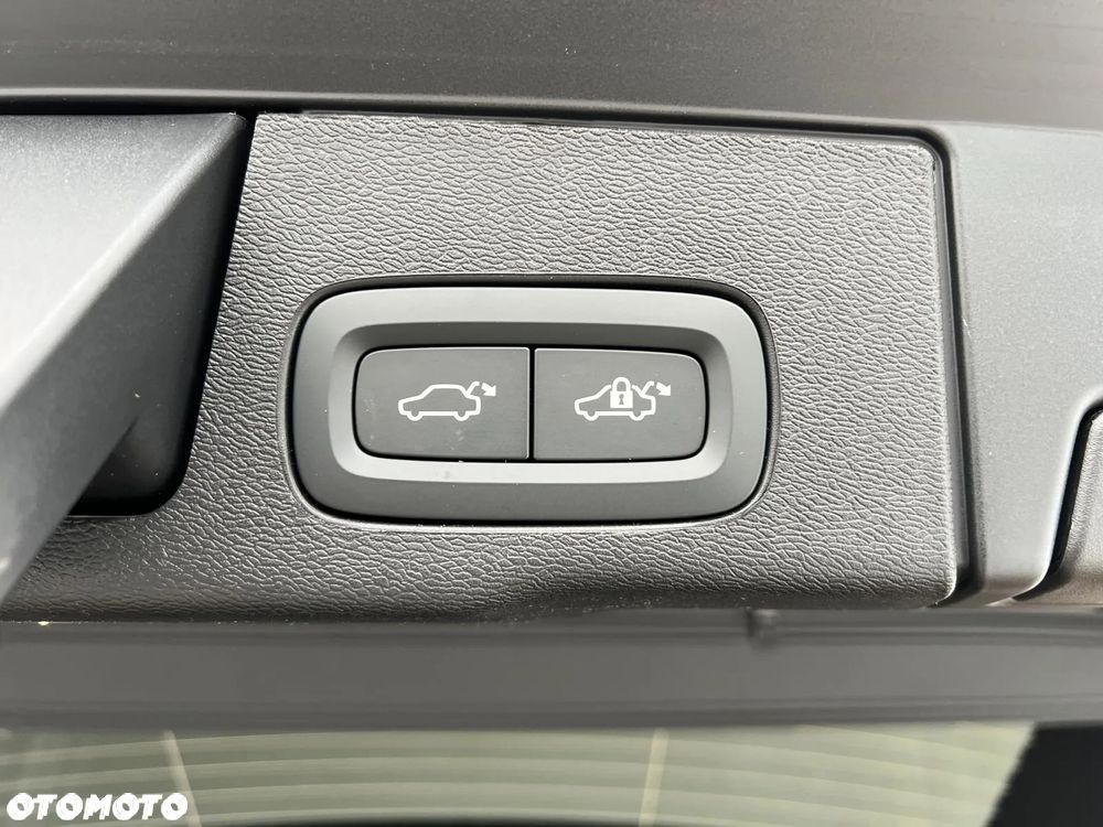 Volvo XC 60 T8 Plug-In Hybrid AWD Plus Black Edition - 34