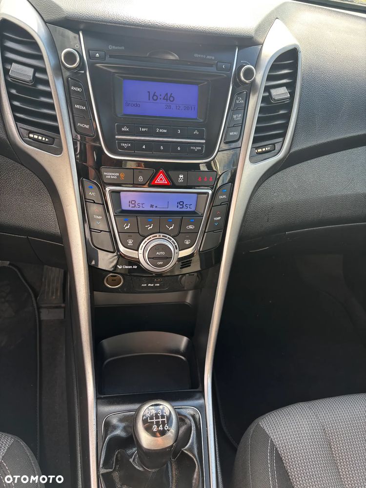 Hyundai i30 blue 1.6 CRDi Passion - 16