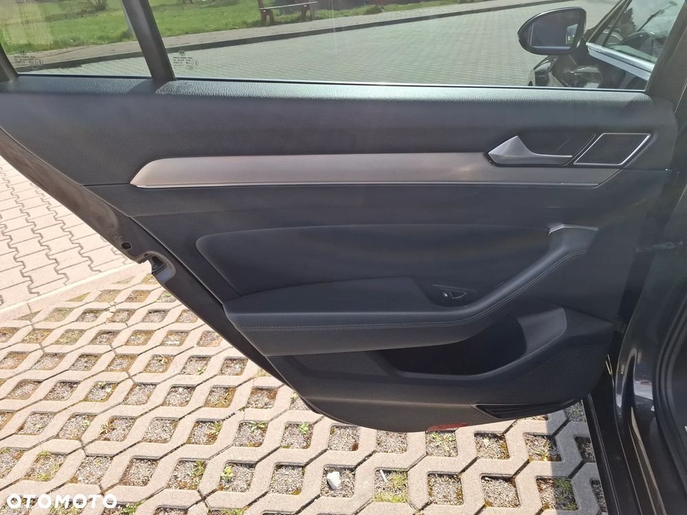 Volkswagen Passat 2.0 TDI BMT Highline DSG7 - 25