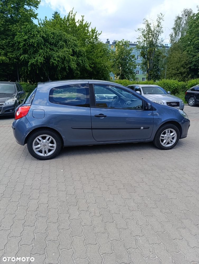 Renault Clio - 2