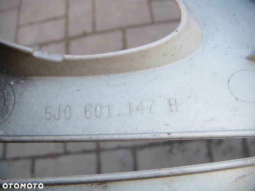 skoda  kołpak oryginalny 15''  5j0601147h - 2