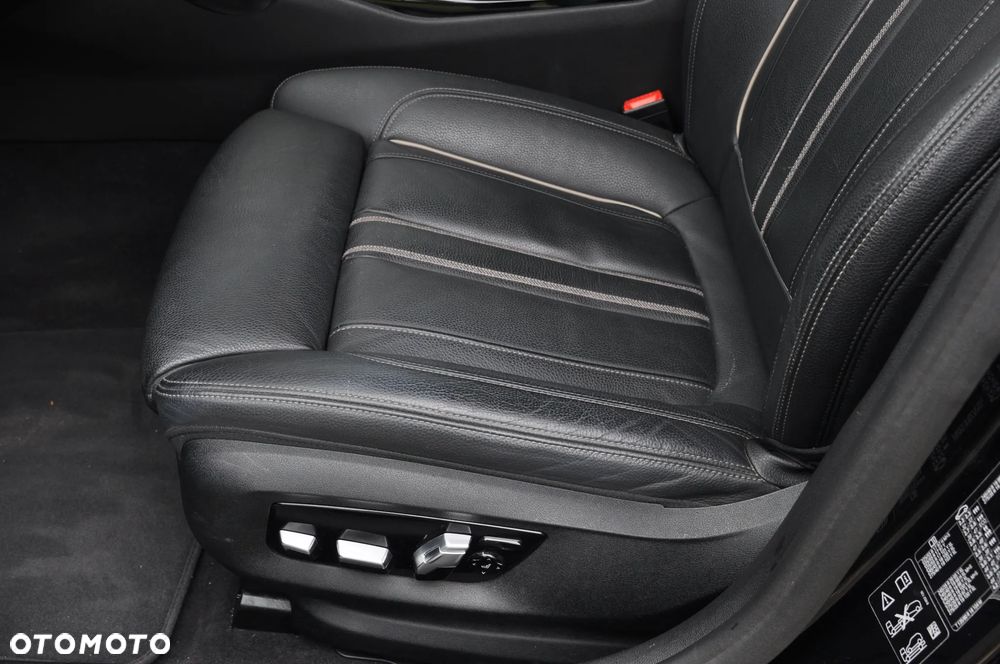 BMW Seria 5 520d xDrive Luxury Line sport - 13