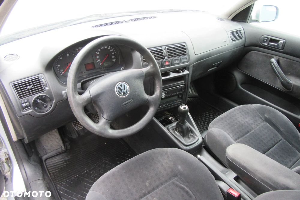 Volkswagen Golf - 4