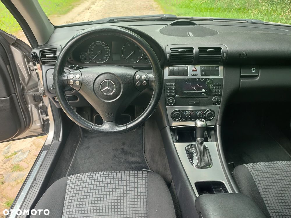 Mercedes-Benz Klasa C 220 CDI Sportcoupe Automatik - 35