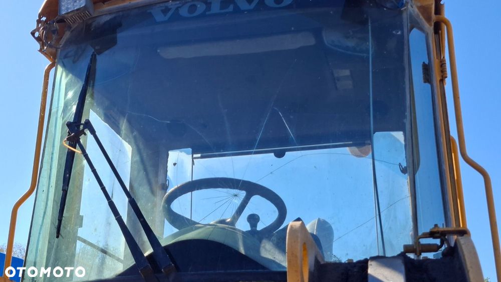 Volvo L 120 E 4X4 - 32