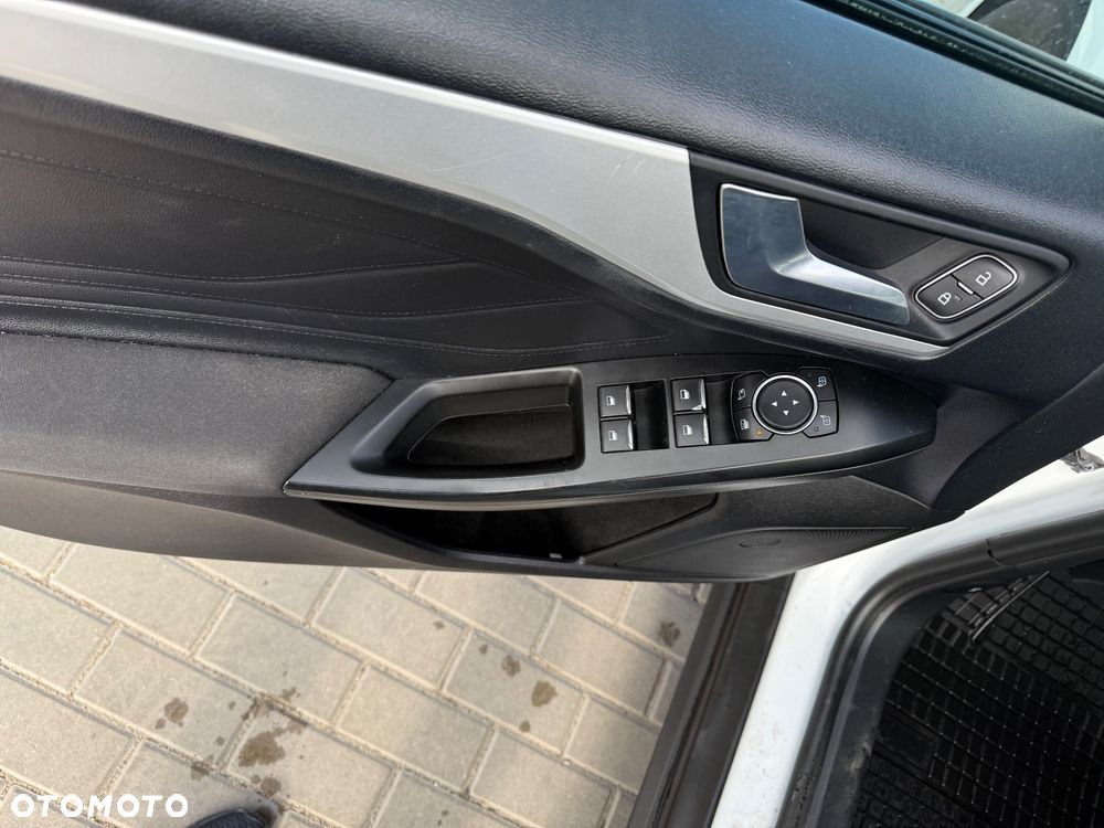 Ford Focus 1.5 TDCi Trend Sport PowerShift - 8