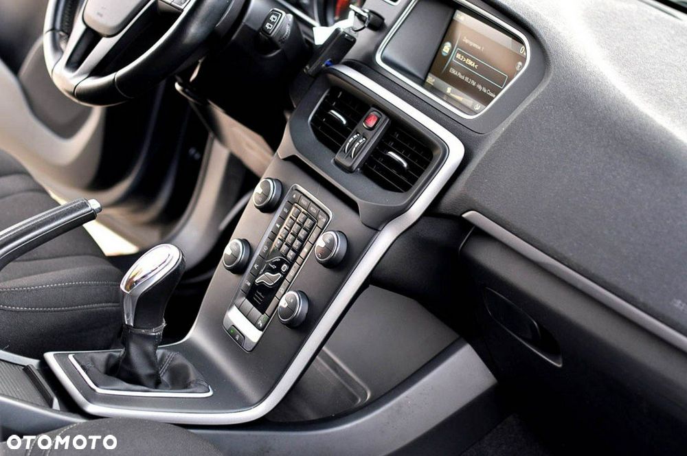 Volvo V40 D2 Momentum - 19