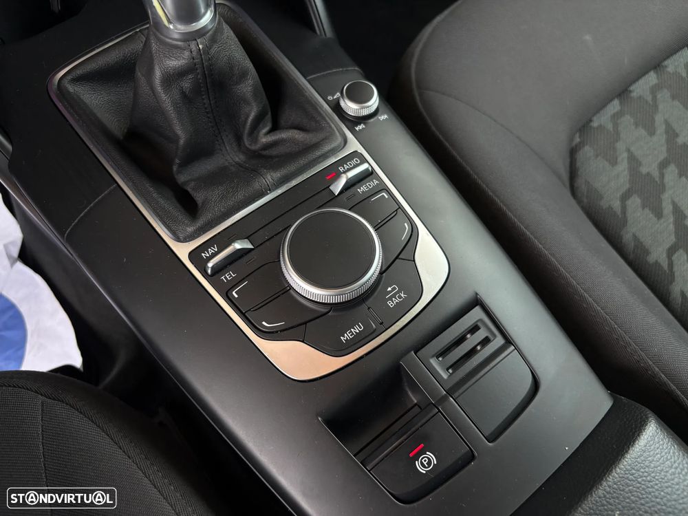 Audi A3 Sportback 1.6 TDI Attraction - 17