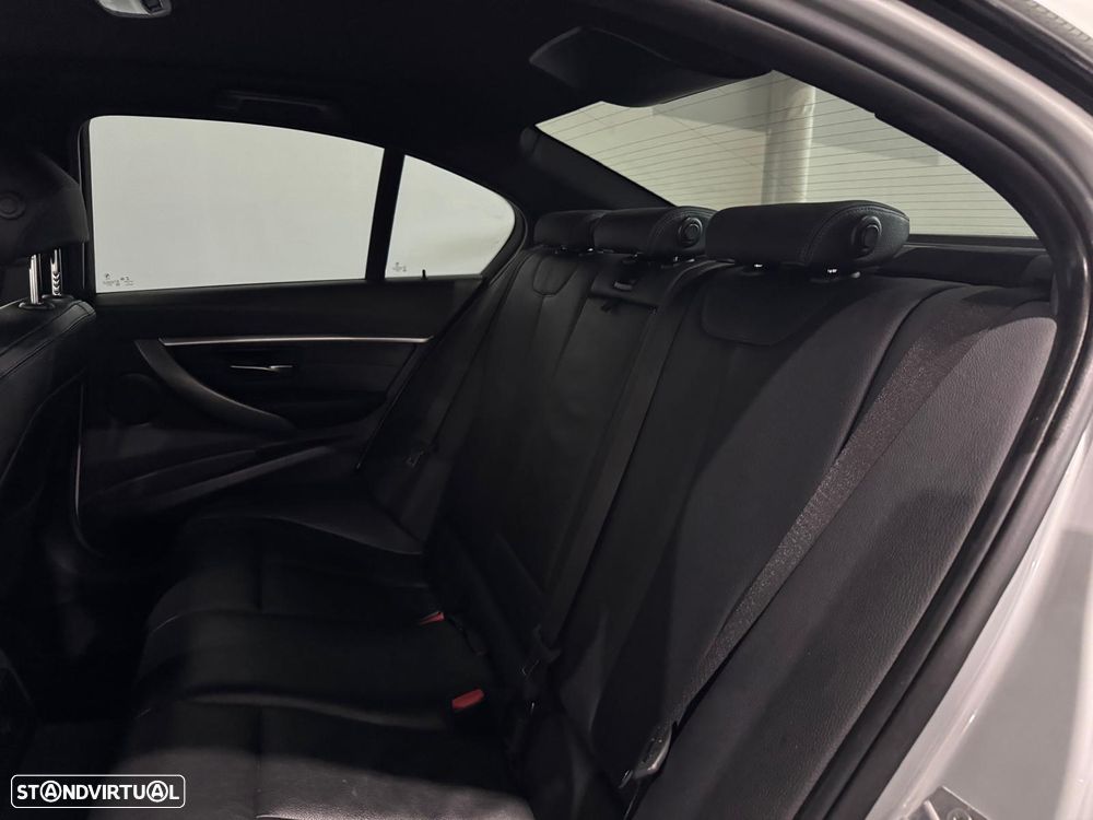 BMW 320 i Pack M Auto - 13