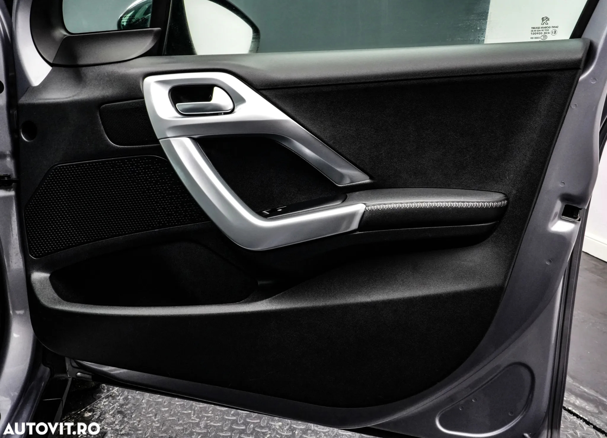 Peugeot 2008 1.2 PureTech Turbo EAT6 S&S Allure - 26