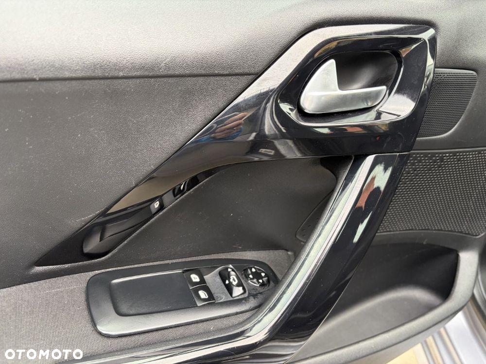 Peugeot 208 PureTech 82 Stop & Start Signature - 15