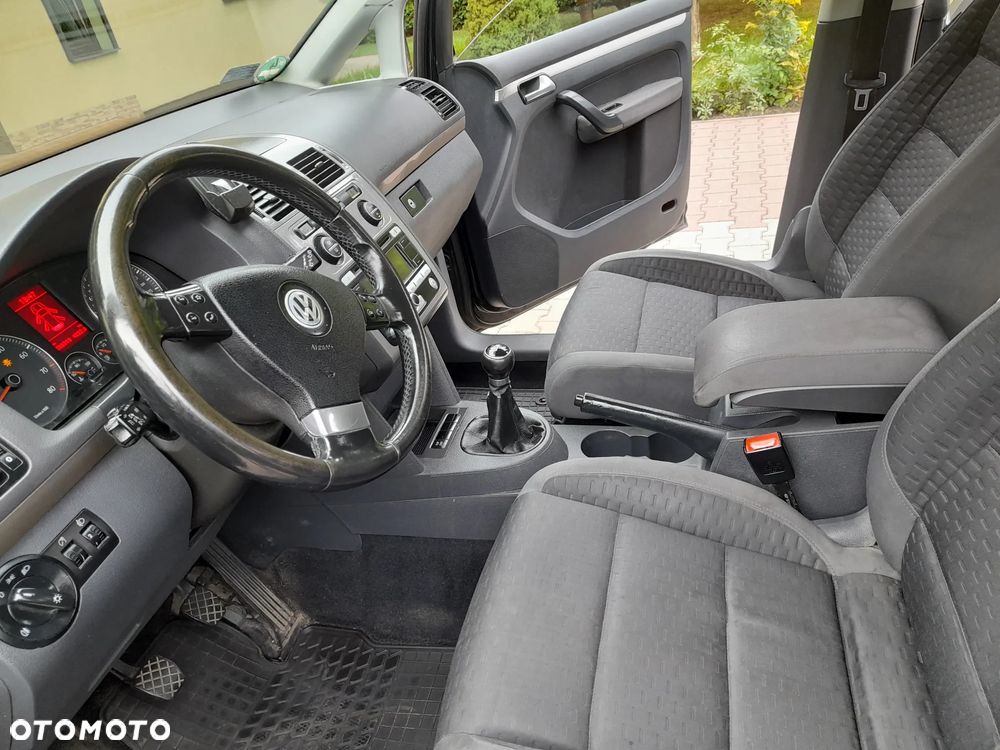 Volkswagen Touran - 16