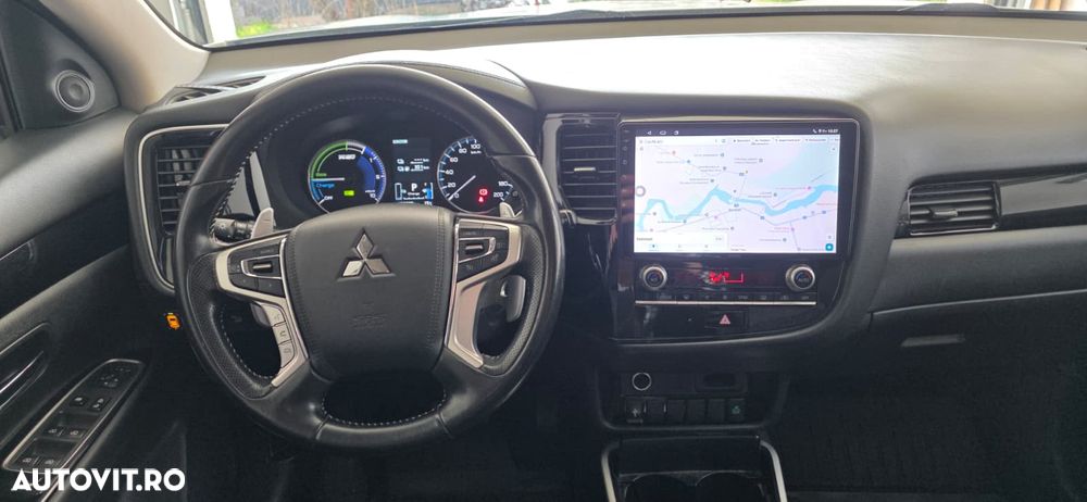 Mitsubishi Outlander 2.4 4WD Plus - 8