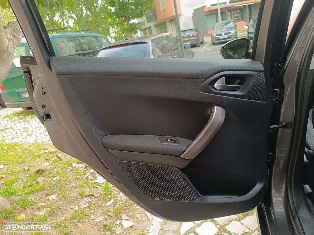 Peugeot 2008 1.2 PureTech Style - 17