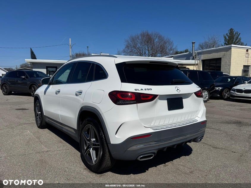 Mercedes-Benz GLA 250 AMG Line - 4