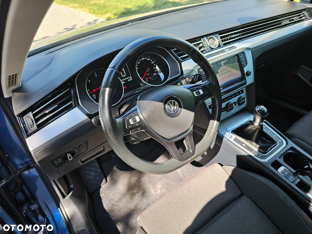 Volkswagen Passat 2.0 TDI (BlueMotion Technology) Trendline - 12